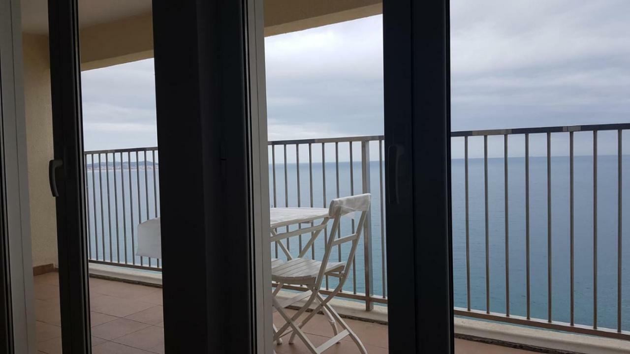 Apartamento En Primera Linia Vistas Al Mar プラヤ・デアロ エクステリア 写真
